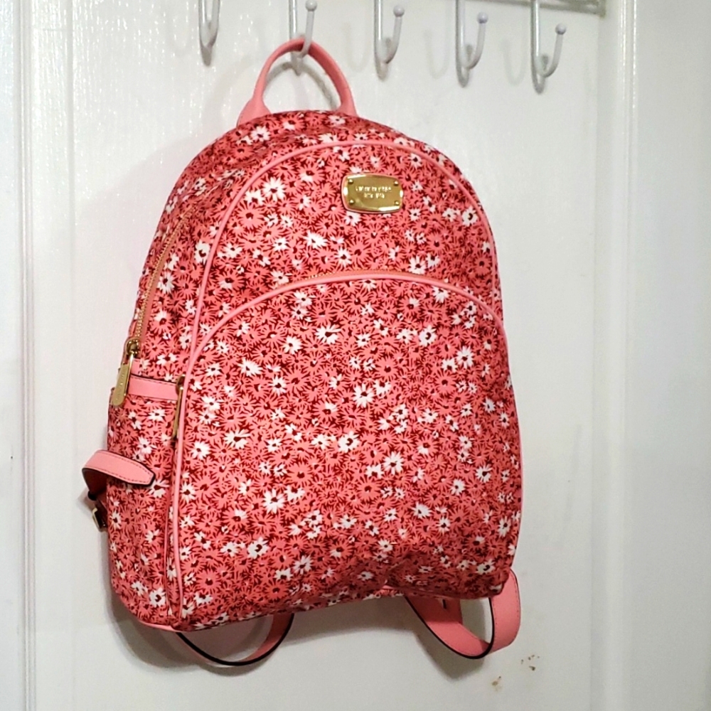 NWT MICHAEL KORS ABBEY NYLON LARGE BACKPACK 💕 - Picture 2 of 12